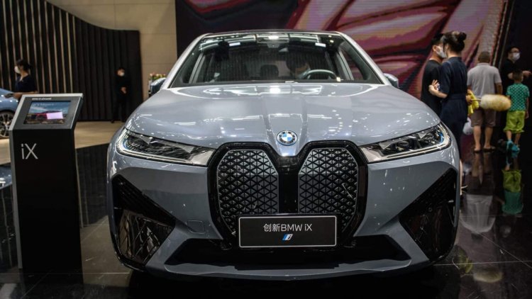 BMW augmente sa production de voitures électriques pour rivaliser avec Tesla